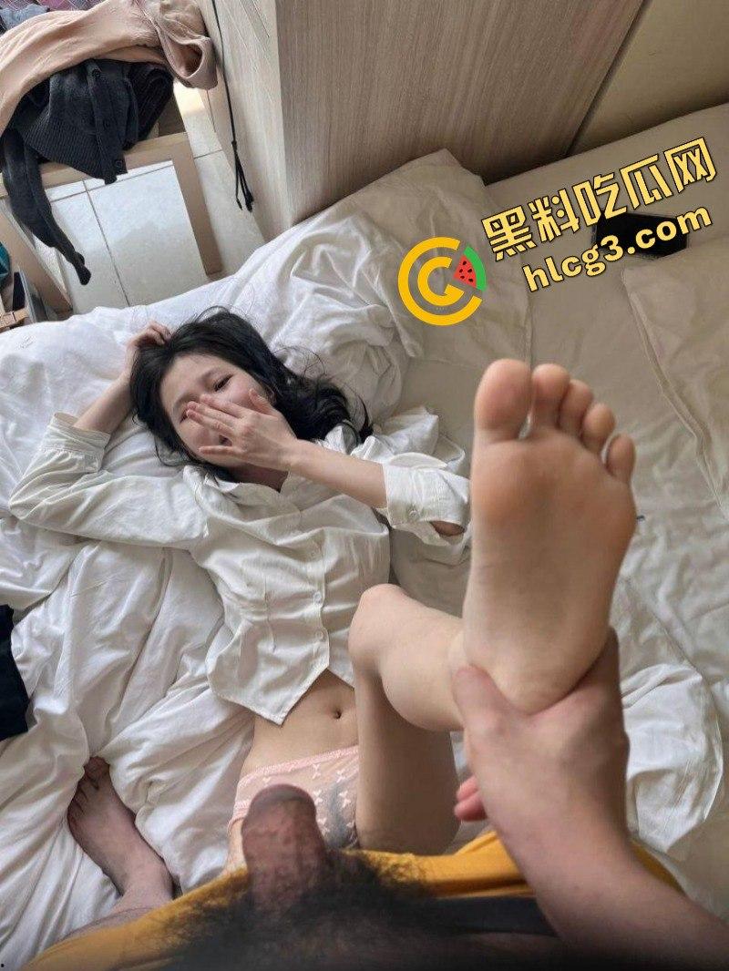 推特金主【采花小盗】让大学实习生女友各种口活 学母狗爬行 用圣水洗头洗脸毫无下限！-13