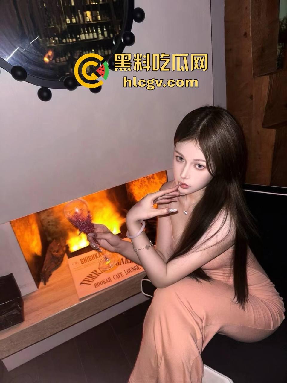 拜金女『 林诗曼 』日逼全能多线操作！一边被草一边语音和闺蜜聊男友内射问题，她这是在草间关怀！-7