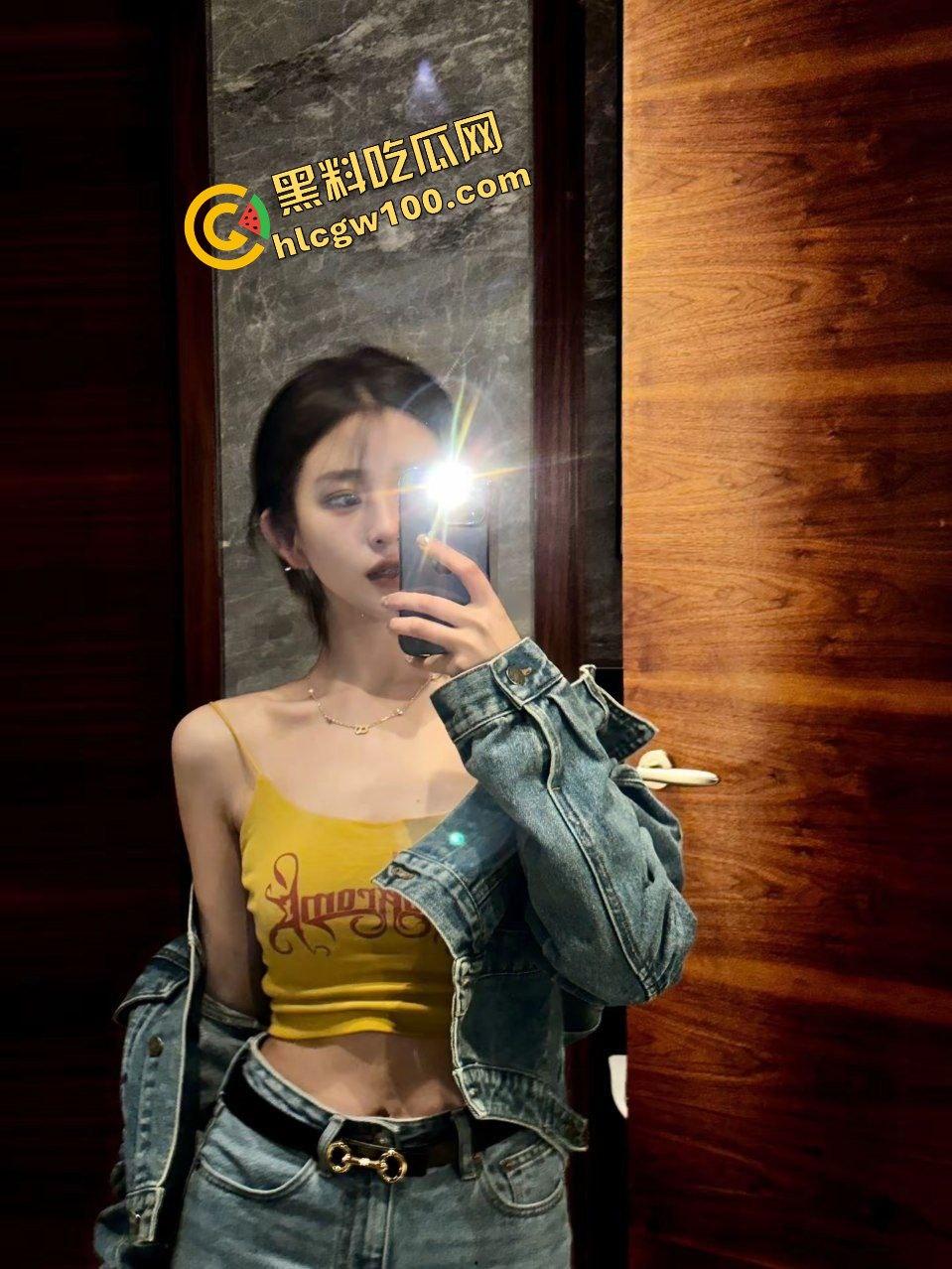 上海多金大哥约炮反差拜金骚鸡『余清思』开奥迪RS成功得吃 车上抠逼酒店操逼 淫乱邂逅独家曝光流出！-6