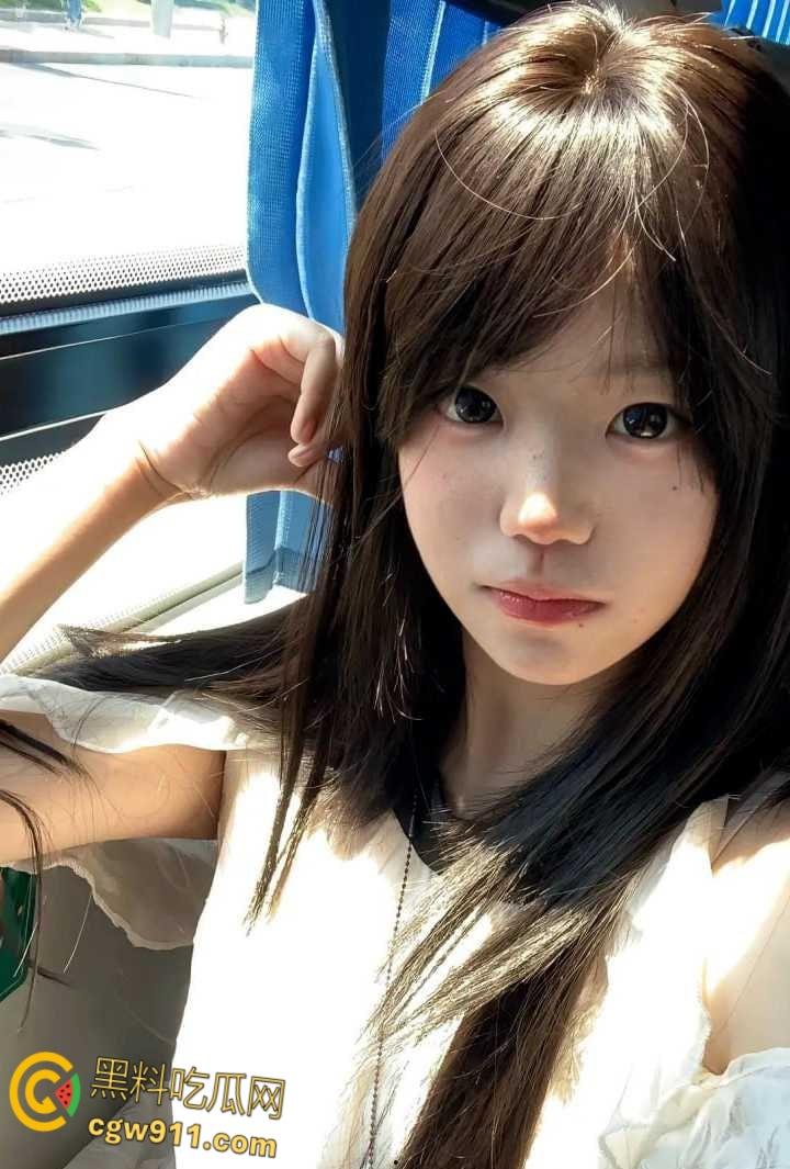 四川武侯学生妹【陆奕好】，清纯高中生与男友教室做爱，跪地口交后入被偷拍，淫荡情书自曝被无套内射！-3