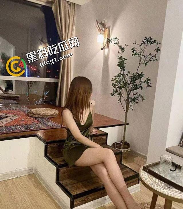 济南齐鲁工业学院『杨柳』勾引男朋友兄弟一起操她 蒙面3P视频流出-1