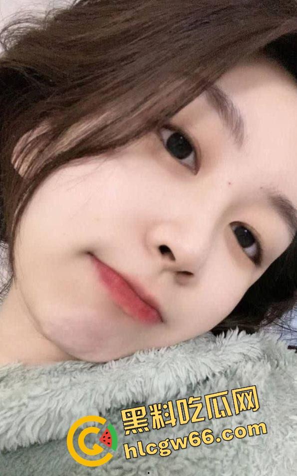 芜湖皖南医学院『杨萌萌』分手一个月又被我操了，嘴上说是纯爱逼，结果酒店里自己撅着腰让我内射！-1