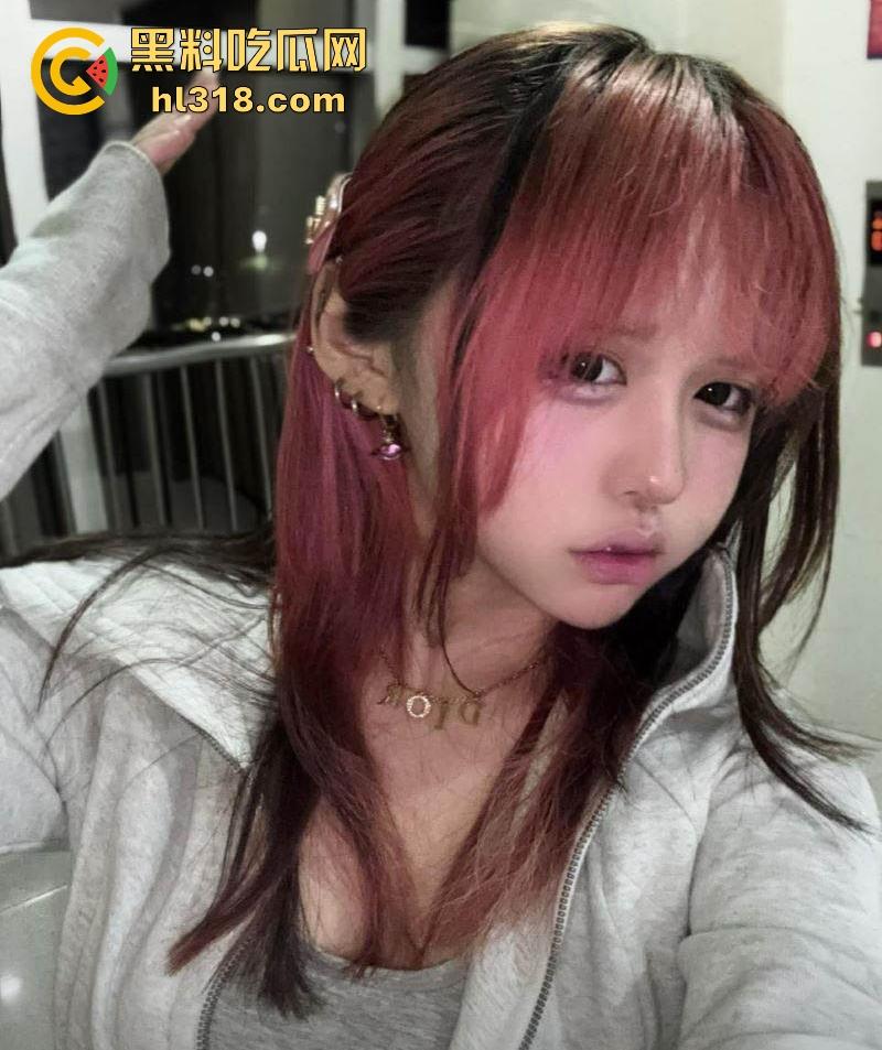 抖音萝莉网红【吉他张和小帕】私密视频泄露，巨乳骚逼各种姿势无套猛干，极品肥臀堪称完美炮架！-11