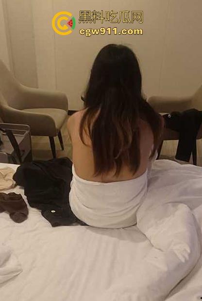 深圳宝华驾校教练【钟振】遇骚逼女学员，忽悠开房后竟被操上瘾，为了偷情一直故意考不过，快把教练榨干了！-5