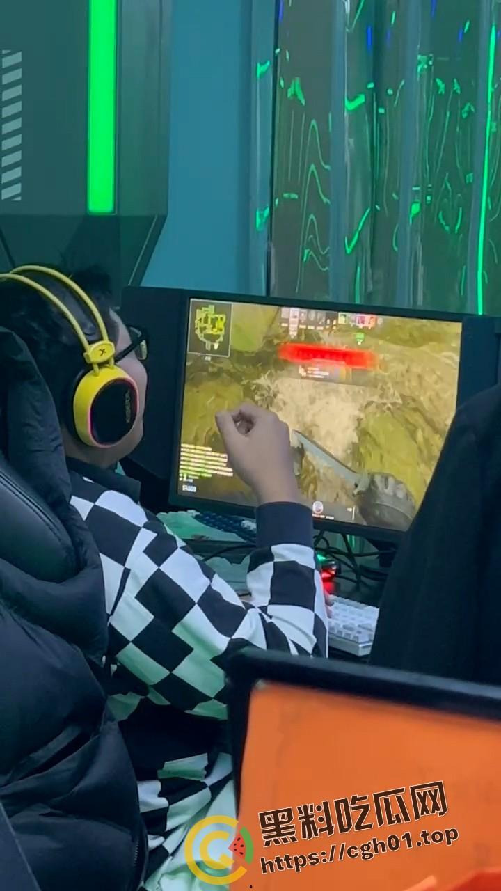 真野生网络喷子  舌战群儒 一个人骂的队友全回不上话！-2