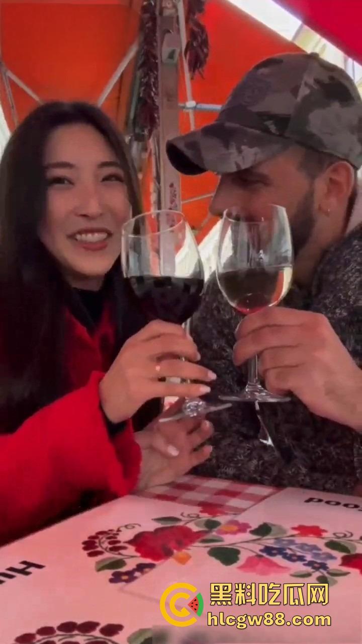 里斯本大奶留学生【胡依冉】街头被老外忽悠回家，共浴吃奶爆操随便玩，巨乳小骚逼被大屌输出！-2