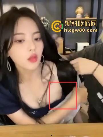 【杨超越】抖音直播意外走光露出乳头，看不出来呀奶头这么大，出名前肯定不少约 给瓜友们放福利-13