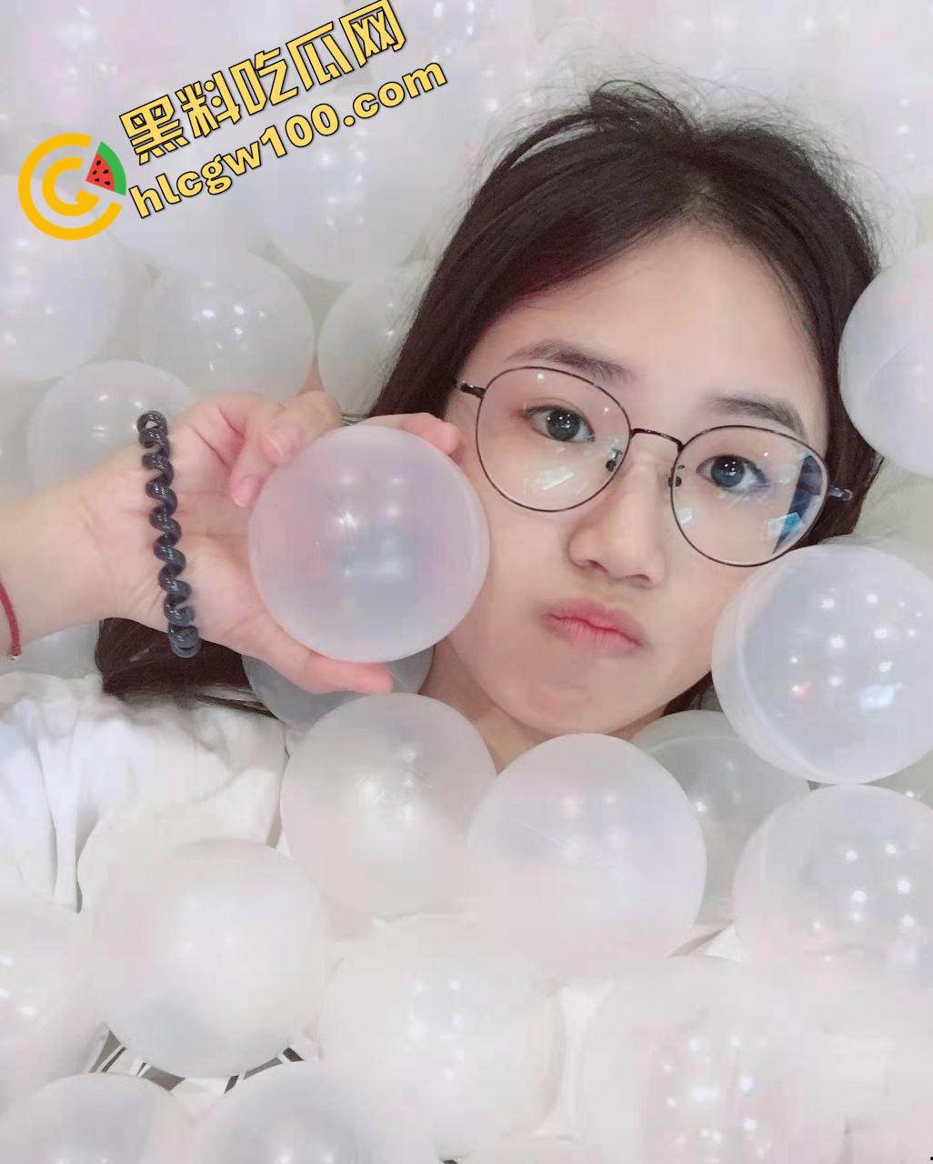 吉大高学历反差研究生【李秋月】，初经人事的她在镜头前卖力而又笨拙的展示自己的酮体-4