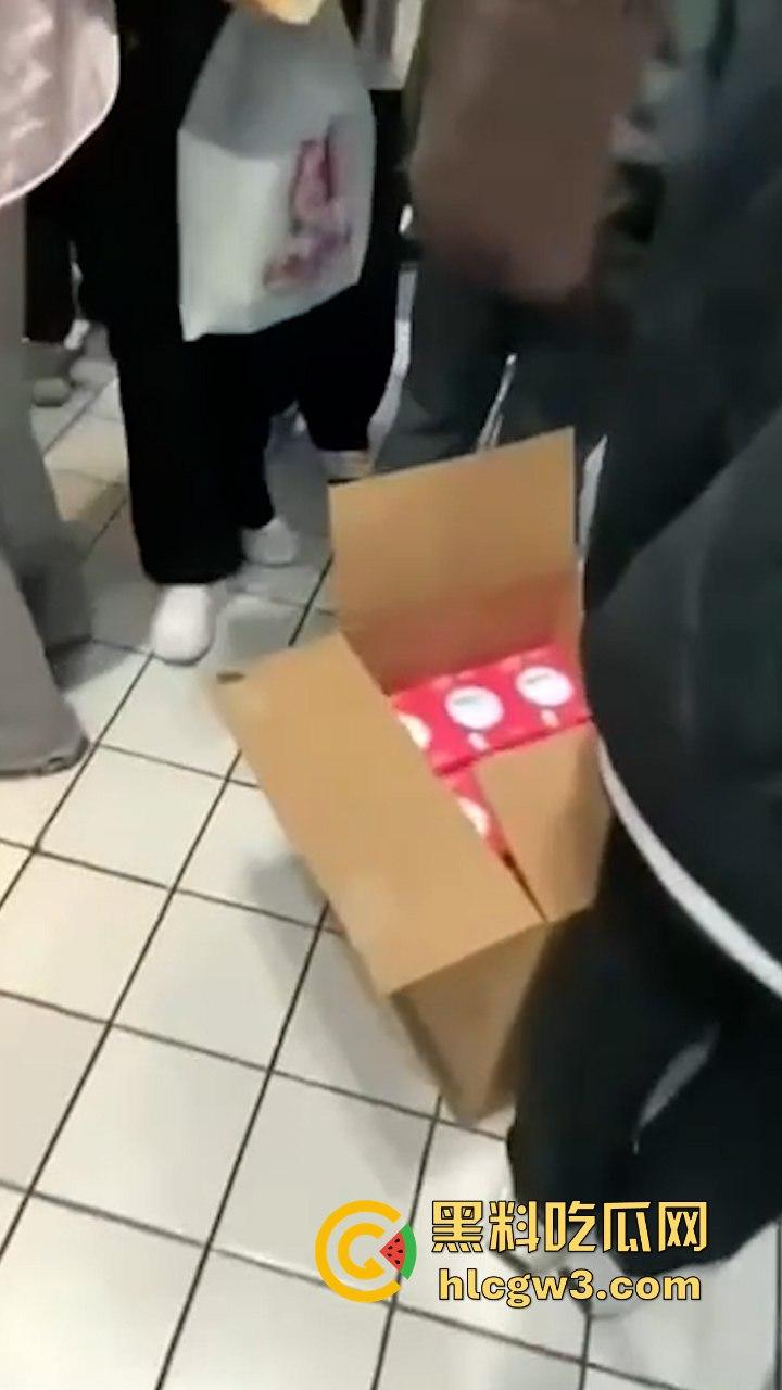 卫生巾集体塌房！女网友：怀疑过内裤和男人，唯独没怀疑过卫生巾-2