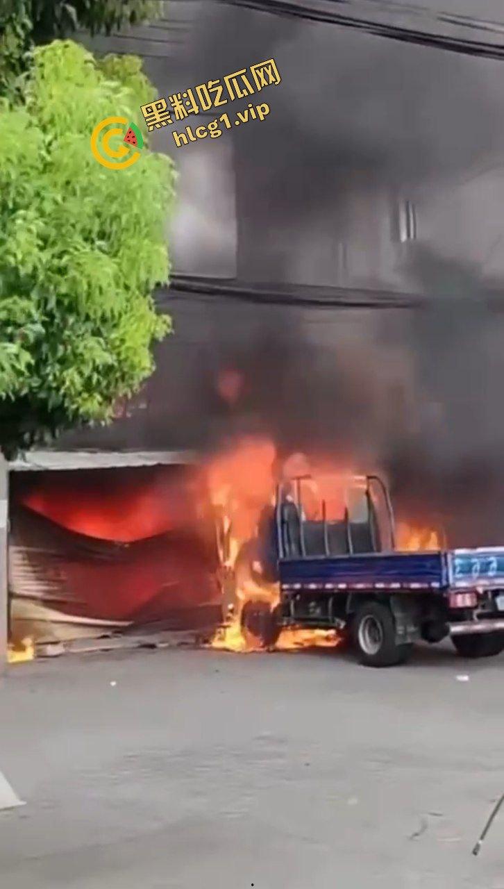 燃烧殆尽！宁波海曙一装潢材料市场 突发大火！火海涌现！-8