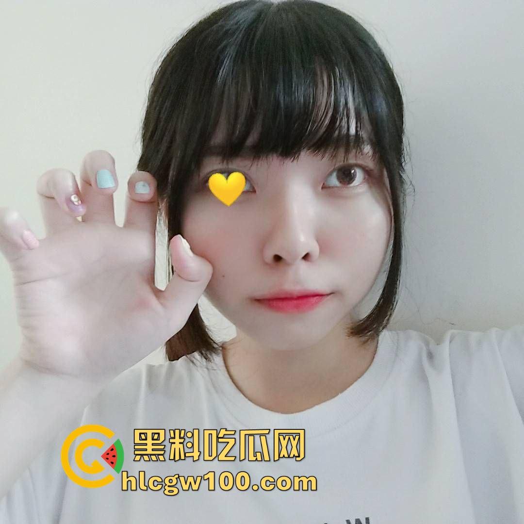 可爱COS！广东工商学院大一学妹【伊妍祺】与男友性爱记录曝光，白虎少女居然需求这么大 内容劲爆！-5