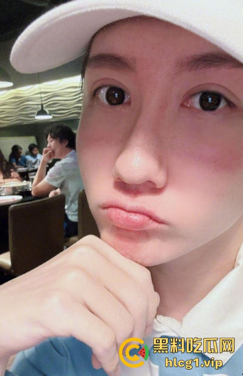 网红蛇精男刘梓晨热搜酒店激情视频曝光，与美女比拼叫床，塌房事件真相大白！-7