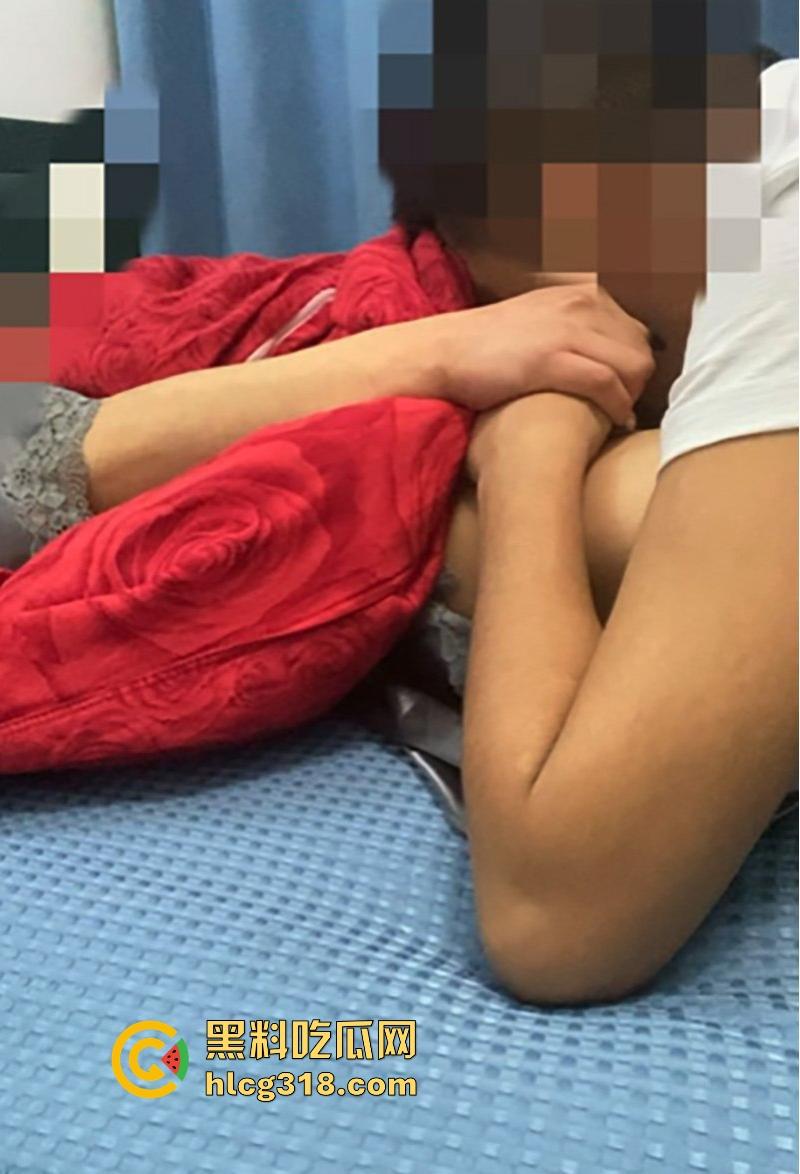 海角乱伦，酒后强上醉酒表姐，无套输出激情泄欲，巨大母乳摇摇晃晃，事后她哭的很伤心！-9