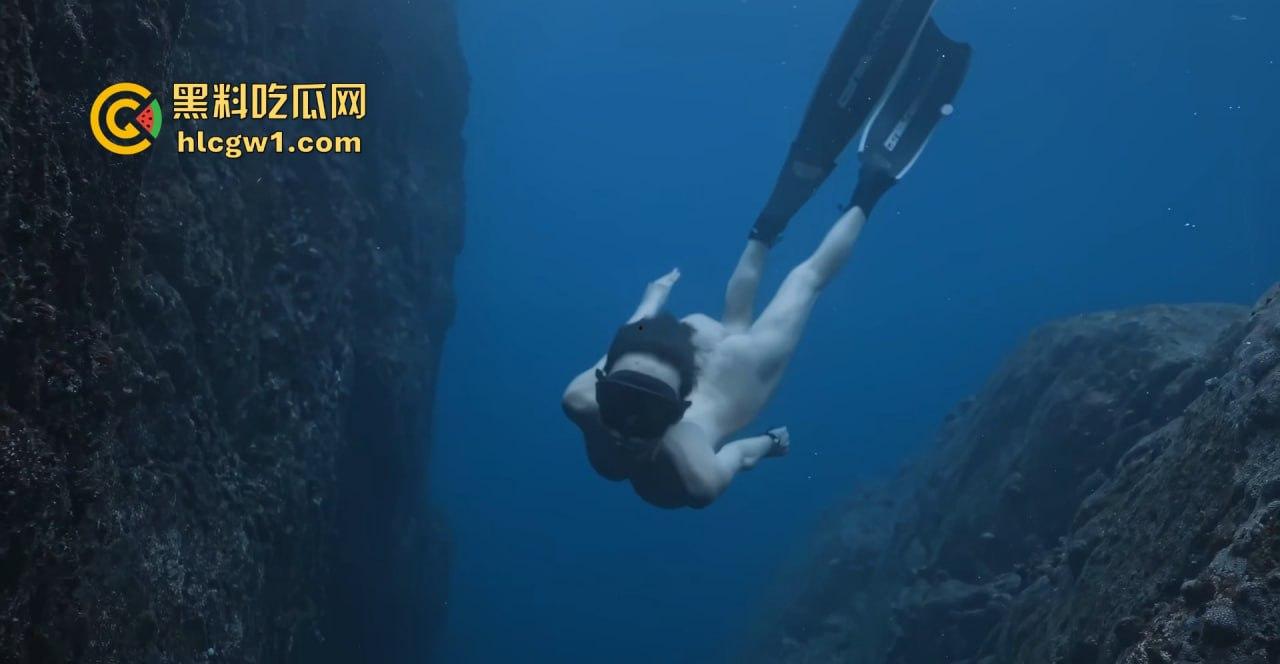 山东青岛妹子水底裸泳视频流出!清纯美人身姿曼妙,水中婀娜,看得人身心愉悦!-3