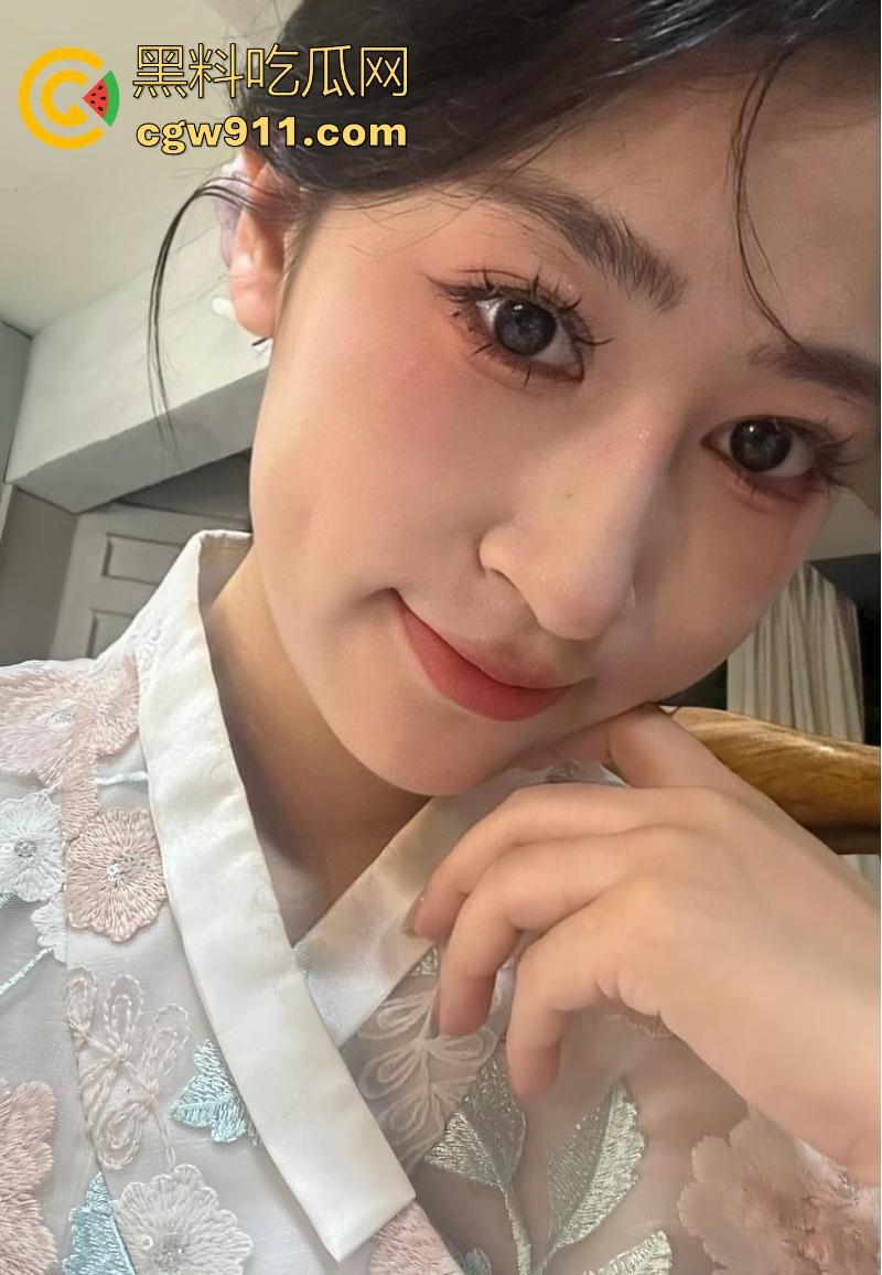 哈尔滨淫荡骚妻，被绿帽癖老公献给好兄弟，身穿黑丝女仆装被无情打桩，淫声徘徊，肥嫩鲍鱼汁水横流！-2