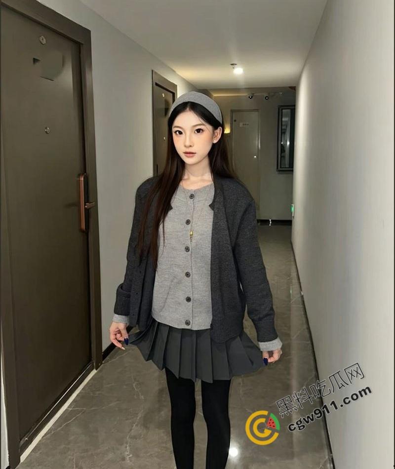 陕西科技职院【李娇】被男友滴蜡调教，后入爆操，白浆狂喷，热精满溢翘臀，淫贱至极！-1