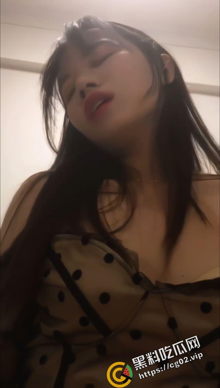 风情尤物水多多 肤白貌美俏佳人！25 岁女白领【薛晓琪】私照及做爱视频被男友分手流出 超级骚！-7