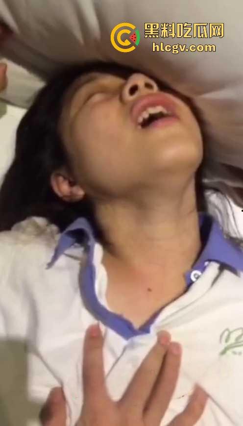 高中生校服约炮成新潮？放学后酒店开房玩无套颜射吞精，年轻一代的会玩超出想象！-3