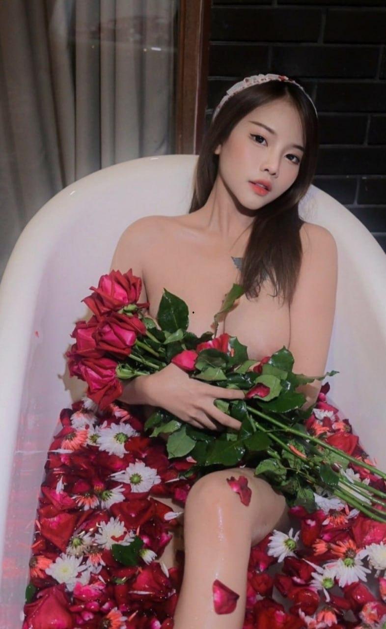 泰日混血【Meowji】！童颜巨乳的她OF大尺度私拍流出，全套技艺娴熟，被称为行走的诱惑精灵！-16