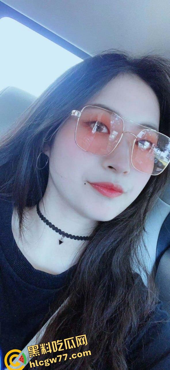 江苏镇江牙科护士『王静怡』出轨视频曝光，戴眼镜的巨乳人妻全程露脸舔蛋口爆，被中出操到骚叫成狗！-2