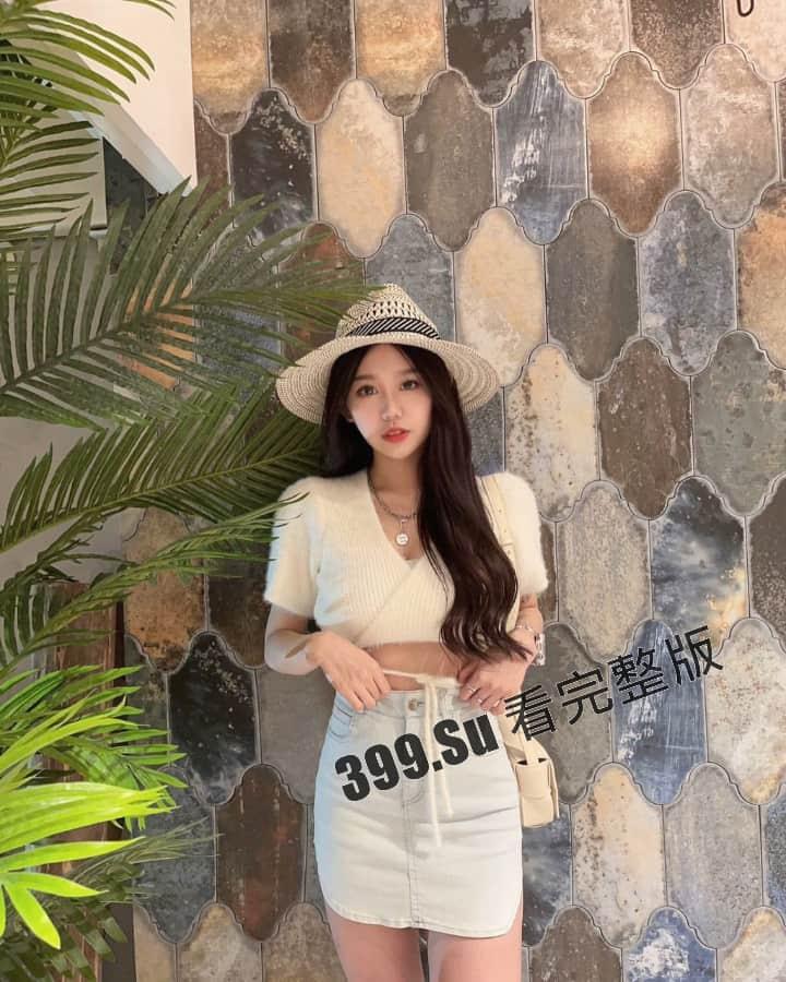 台湾 极品服装店 美乳老板娘 和男友私拍视频流出  在公共厕所做爱不敢发出声-3