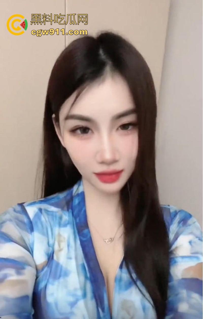 抖音高颜值擦边网红【笑笑baby】露点直播回放，情趣内衣露出性感奶头，挤压奶子香艳刺激，感觉像故意的！-3