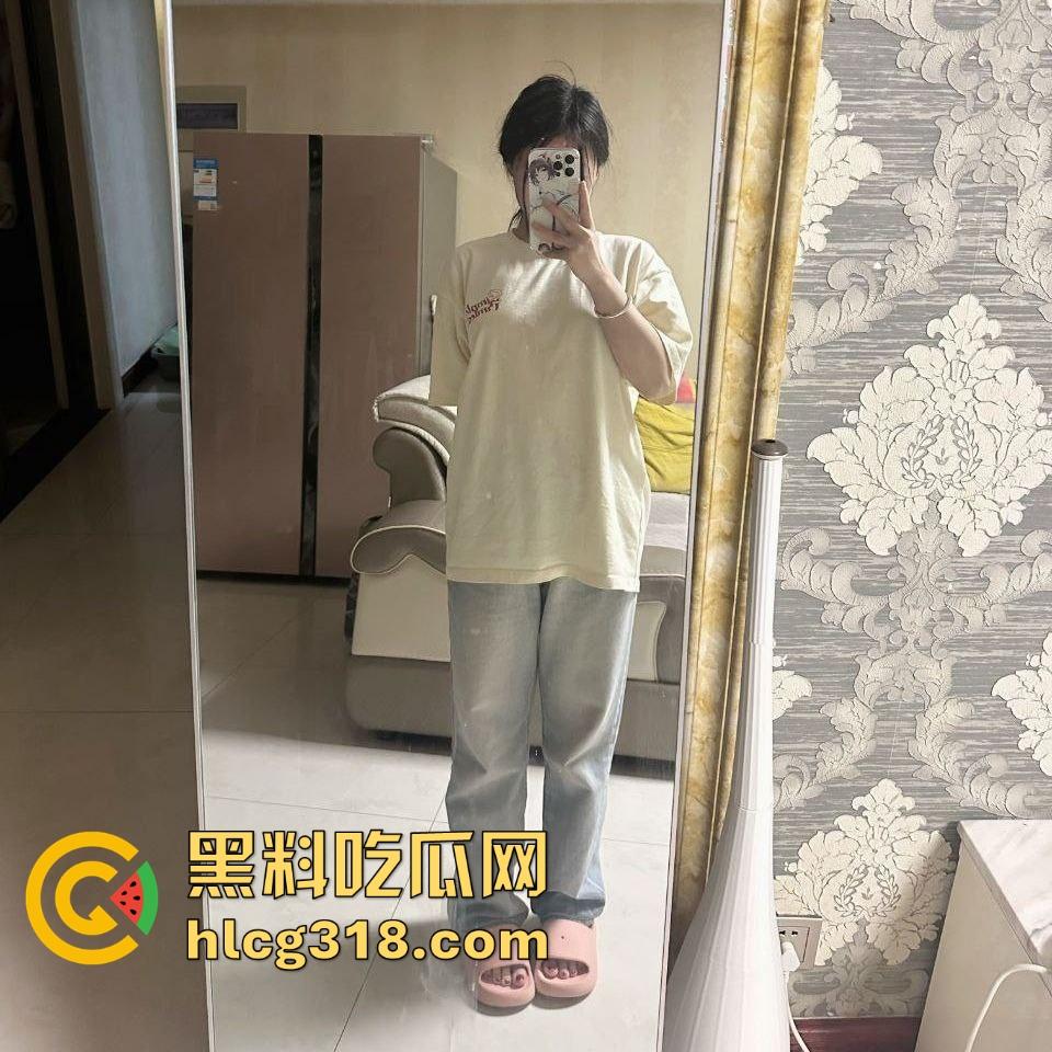 清纯反差高中学妹【李诗雨】跪地深喉肉棒眼神魅惑勾魂，微胖巨乳，极其淫乱母狗气质十足！-2