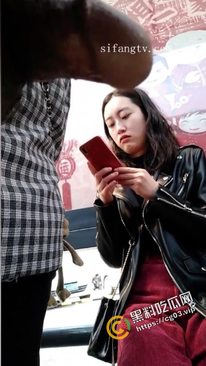 国产大变态 街射篇 速射通关达人 【黑虎】专场 专门挑街头的年轻路人妹子露屌  又收获一波表情包 （四）-3