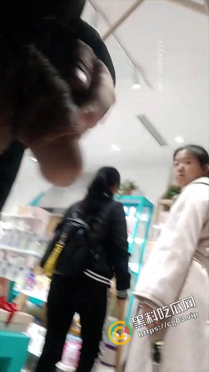 国产大变态 街射篇 速射通关达人 【黑虎】专场 专门挑街头的年轻路人妹子露屌  又收获一波表情包 （四）-12