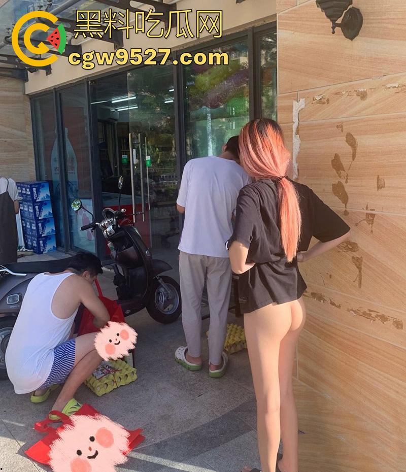 顶级长腿翘臀母狗【露娜000】，超爱露出的极品人妻少妇，美腿白嫩翘臀饱满，这身材真是无敌了啊！-11