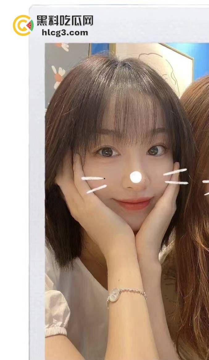 叶璇亲密旅拍视频流出，上海美女与青岛男友激情狂欢，云盘泄密大尺度片段引发轰动！-10