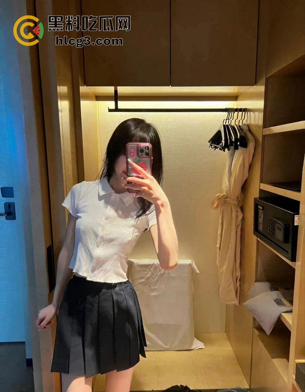 叶璇亲密旅拍视频流出，上海美女与青岛男友激情狂欢，云盘泄密大尺度片段引发轰动！-13