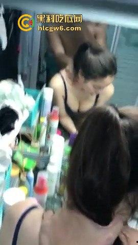 台湾极品母狗【刘妍】的性爱日常惨遭泄露，高挑身材经过千锤百炼 完美母狗形态！-4