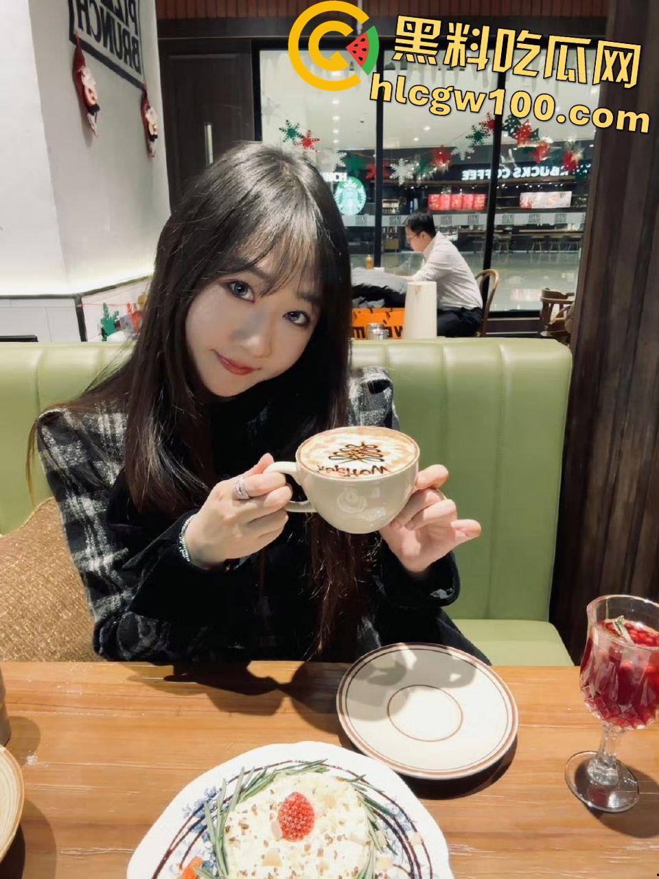 天津【郝天莙】按主人命令社死曝光，高颜值粉嫩白虎骚穴，纹身肥臀玩肛塞-3