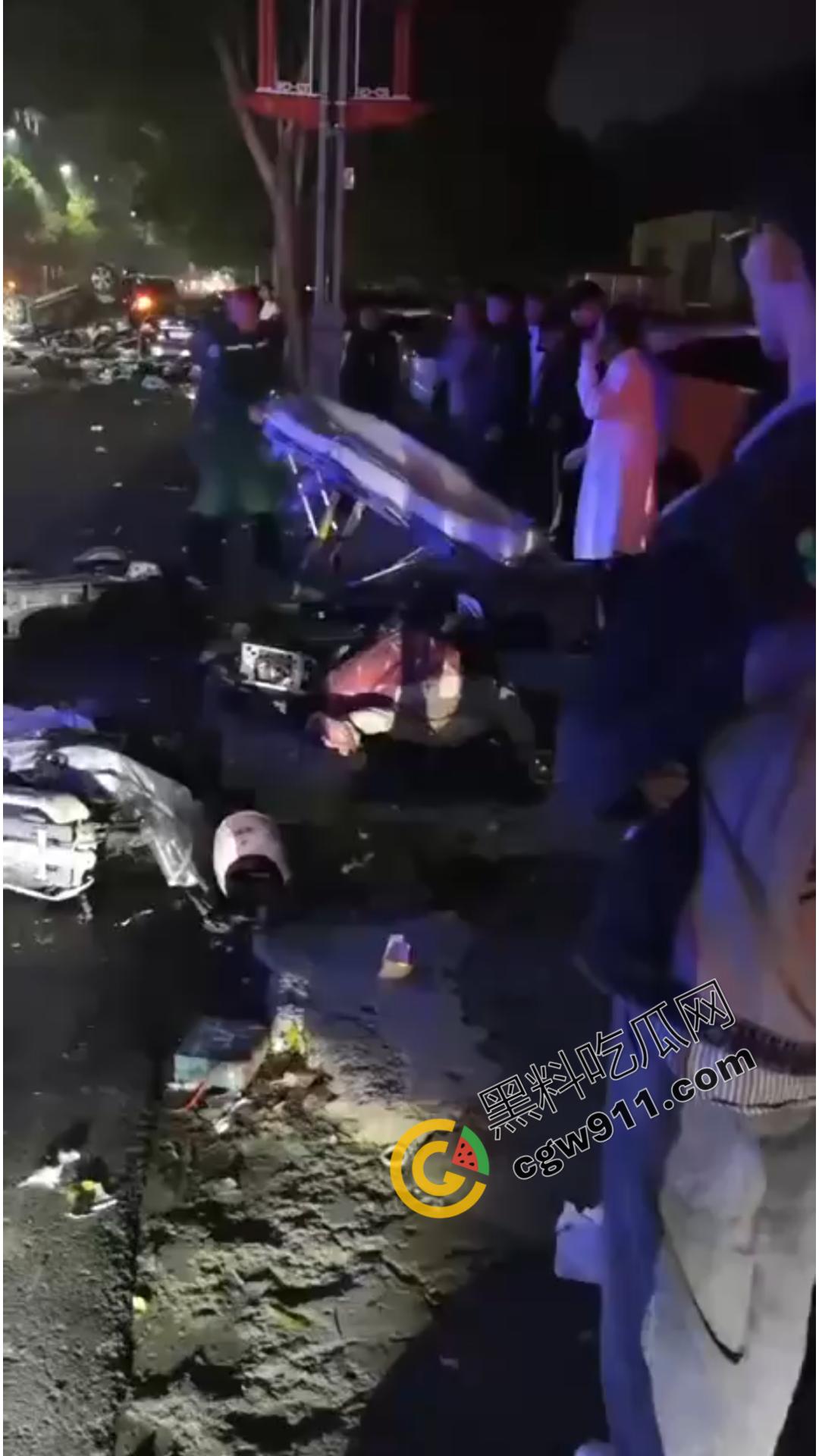 山东聊城酒驾惨祸！一夜间造成8死1伤惨烈场面，路面染血惨不忍睹，令人们悲痛欲绝。-5