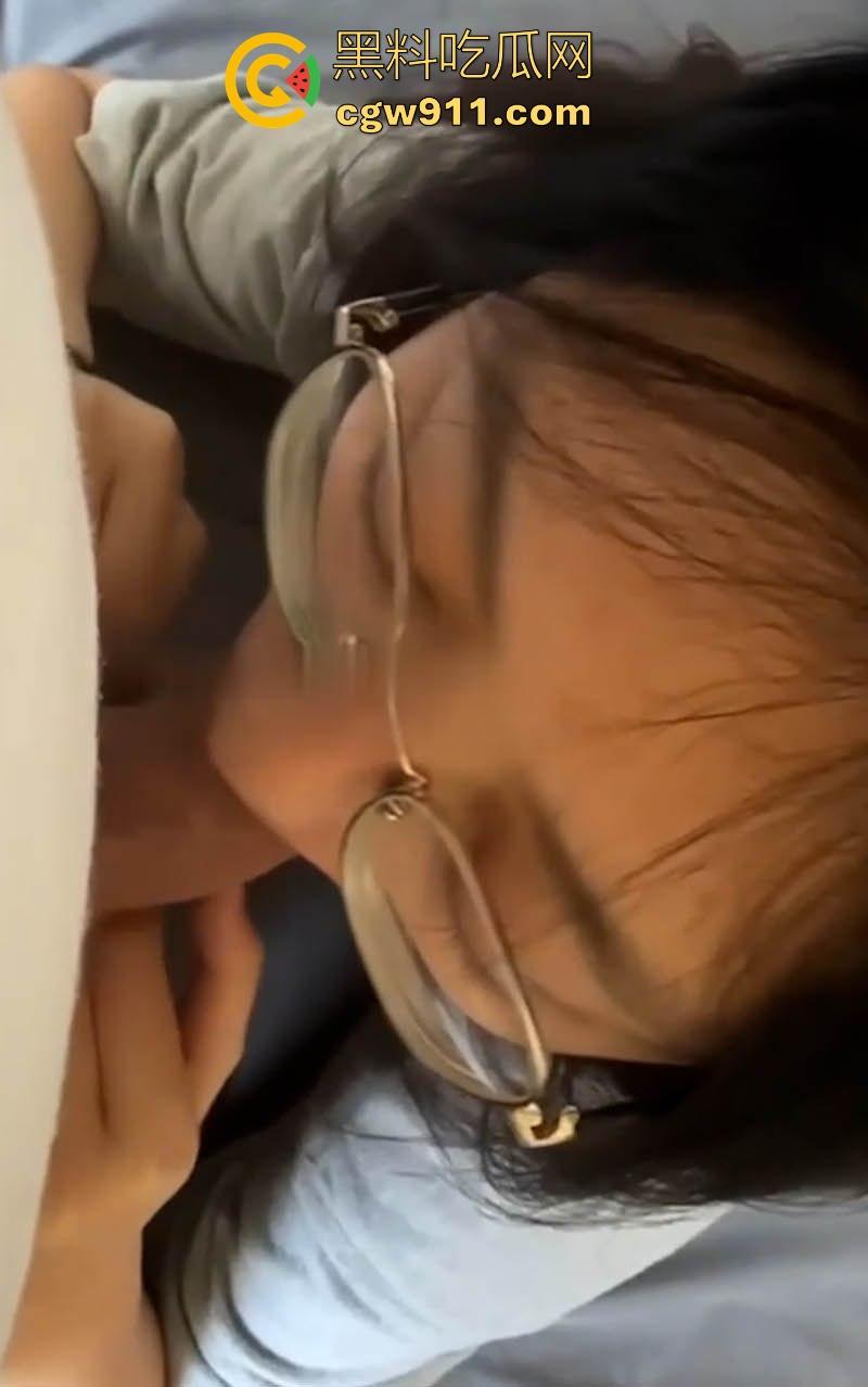 佛山南海一中语文老师【苏怡】私密视频流出,端庄外表藏骚心,极品身材露脸性爱,口交自慰挑逗欲火!-7