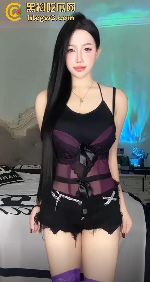 抖音主播『李大嘴儿』大哥重金定制甩奶擦边视频曝光，骚比带口罩狂抖巨奶，黑丝豹纹丁字裤口罩挡不住！-8