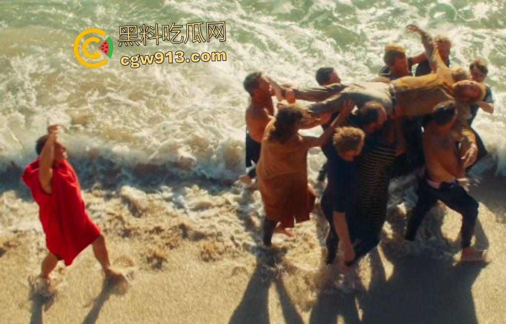 2025惊悚大片【冲浪惊魂】,澳洲海滩凯奇父子遭冲浪黑帮羞辱,凯奇怒火焚天,誓要沙滩所有权!-6