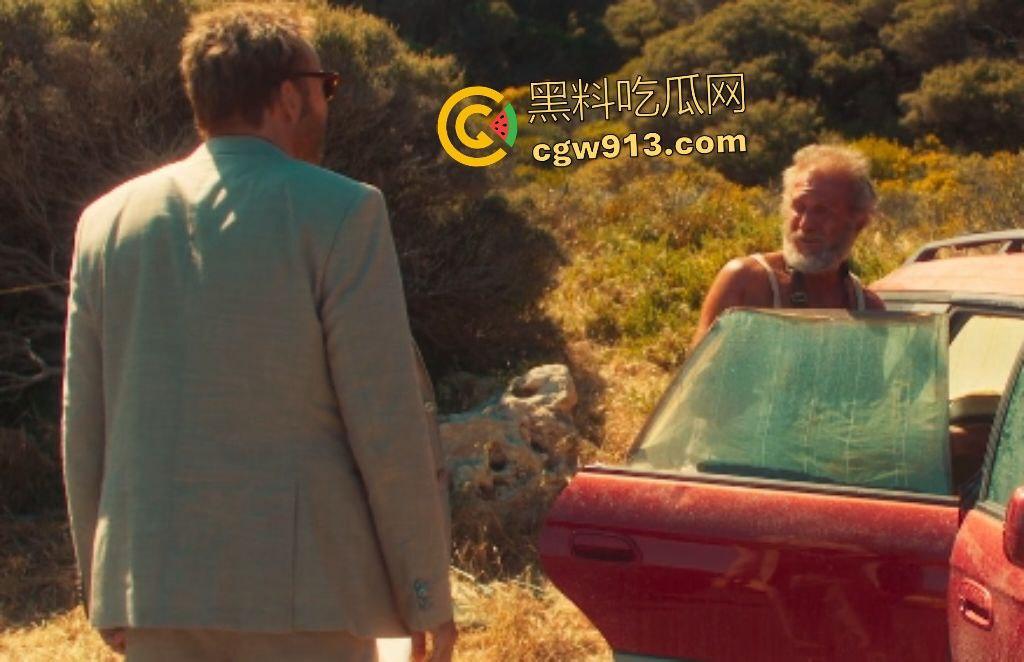 2025惊悚大片【冲浪惊魂】,澳洲海滩凯奇父子遭冲浪黑帮羞辱,凯奇怒火焚天,誓要沙滩所有权!-8