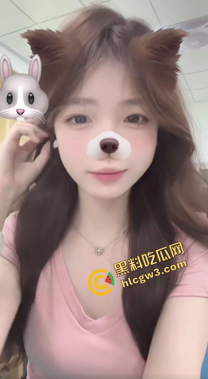 抖音清纯可爱嫩妹反差网红『悲伤小云吞』定制裸露骚舞 酒店浴缸裸奶自拍 独家原创曝光！-8