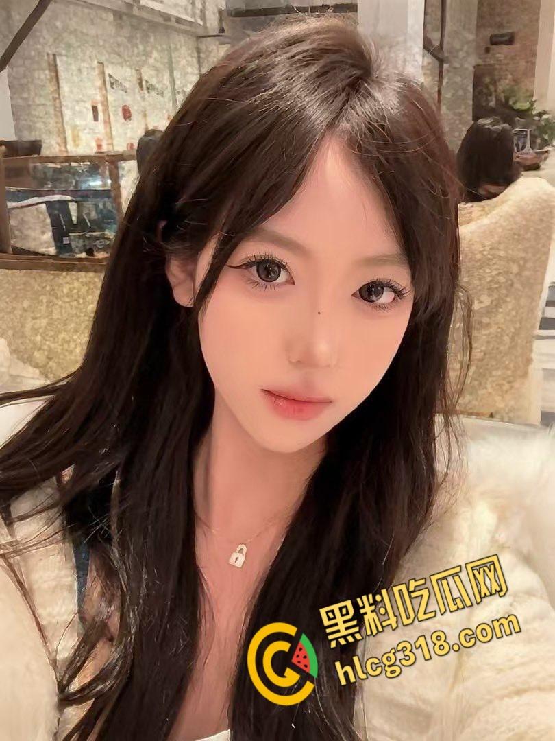 抖音御姐网红【云情sama】，极品女S在外网找ATM男奴，跪在地上舔脚调教，享受的同时还有高额收入你想去吗 ?-2