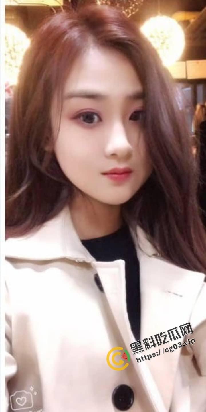 邪恶三人组 又开始迷奸了！这次是美女啦啦队长  各种姿势 轮流接替猛操小嫩妹-1