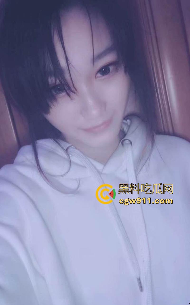 安徽大学大三师姐【王诗语】约炮视频曝光，校园女私下却是反差骚母狗，跪舔爆操调教，猛插蜜穴臀汁水四溅！-1