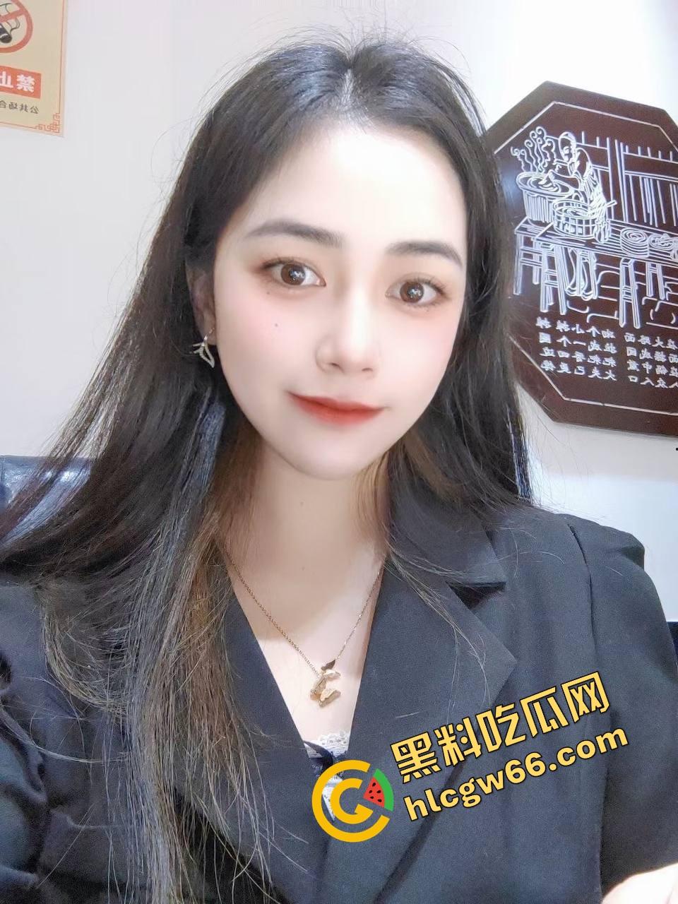 重庆财大新疆母狗『夏兹热丽』第一次刚破处就被拍下口吞脸射,鲍图奶照全网流出,干完还舔精自拍!-3