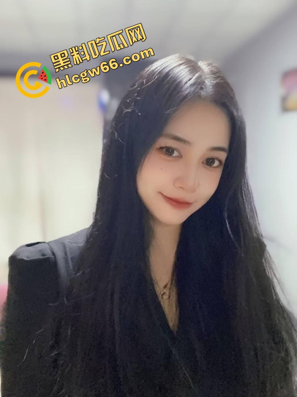 重庆财大新疆母狗『夏兹热丽』第一次刚破处就被拍下口吞脸射,鲍图奶照全网流出,干完还舔精自拍!-5