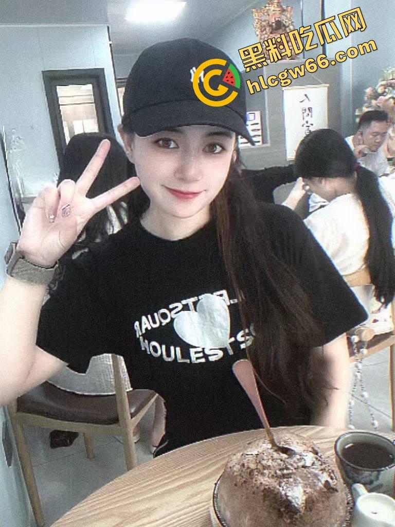 重庆财大新疆母狗『夏兹热丽』第一次刚破处就被拍下口吞脸射,鲍图奶照全网流出,干完还舔精自拍!-8