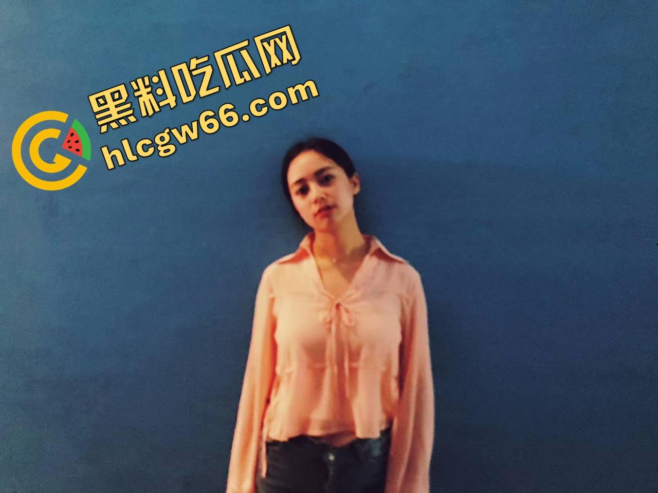 重庆财大新疆母狗『夏兹热丽』第一次刚破处就被拍下口吞脸射,鲍图奶照全网流出,干完还舔精自拍!-12