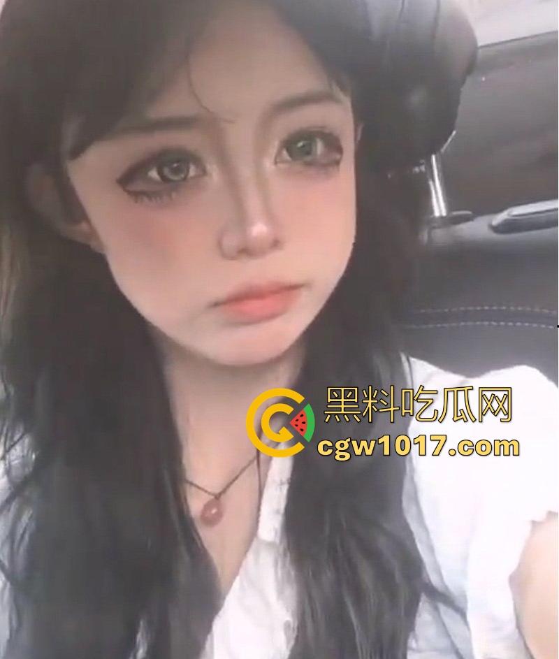 广西职业学院大一学妹【刘语莹】情窦初开性饥渴到发疯，平时就发自慰视频勾引，露脸掰开腿狂抠嫩穴，被无情曝光！-1