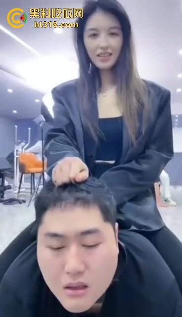 汪汪汪！集美们直播遛狗，套狗链骑狗赛跑，1米8大哥像小狗一样乖，这男奴怪听话的，还是集美们会玩！-7