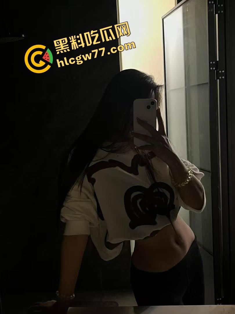 长沙文员『李梦』出轨，前夫放出露脸爆操全套，舔棒自拍撅逼样样齐，漂亮小媳妇变肉便器！-6